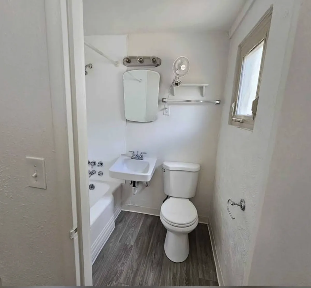 Building Photo - 4120 Beach Dr SW #2