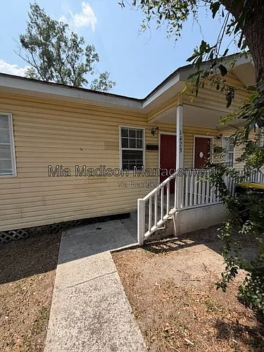 1423 Richards St Photo 1
