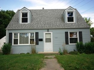 565 S Edison Ave, Elgin, IL 60123