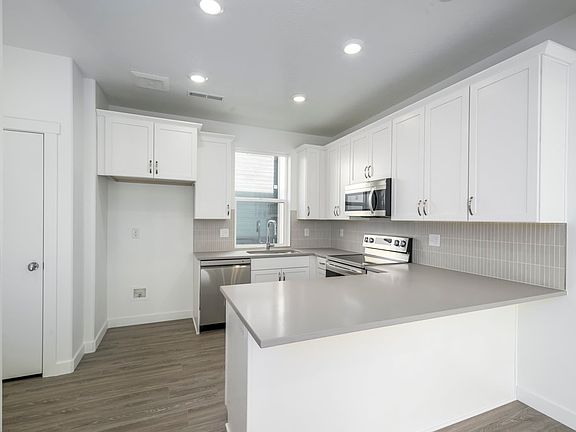 4th image of 307 W Azure Sky Ln