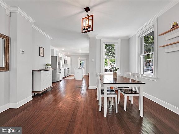 5th image of 402 E Ross St