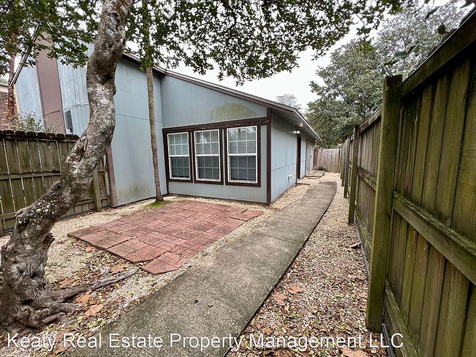 1st image of 807-2 Fox Run Dr