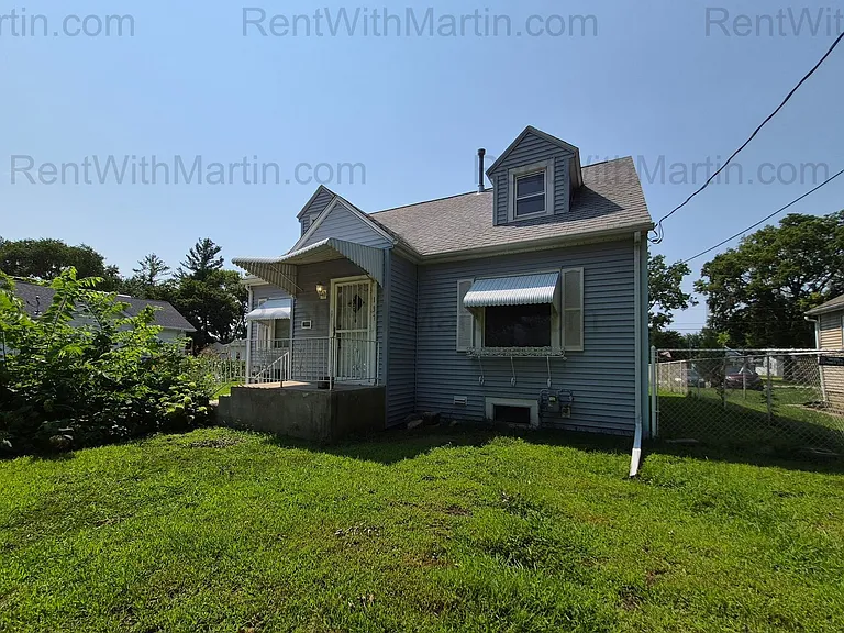 137 Hope Ave — Photo 2