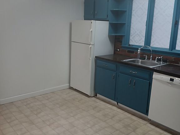 3rd image of 822 Potomac Ave