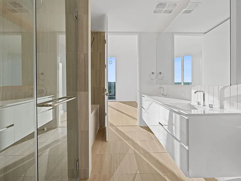 313 W 17th St #1505 — Photo 13