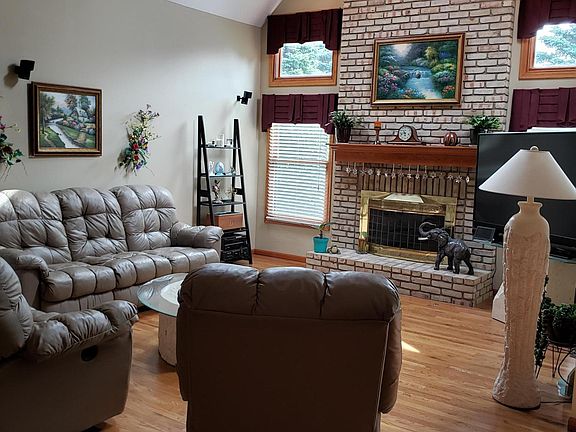4th image of 12794 Jeffrey Dr NW