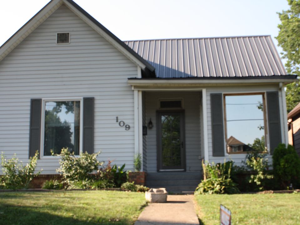 1st image of 109 E 17th St
