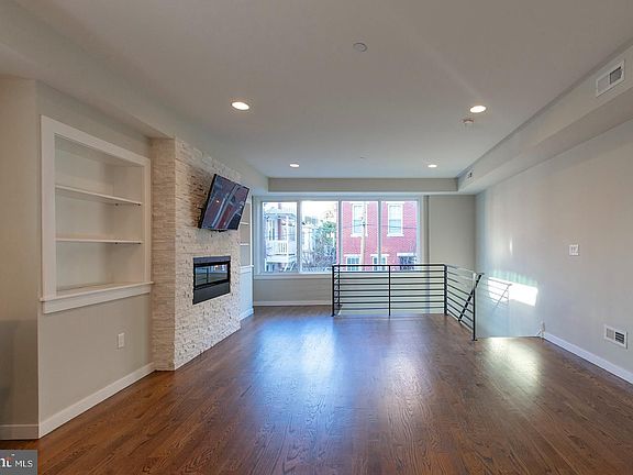 5th image of 2026 Ogden St #A