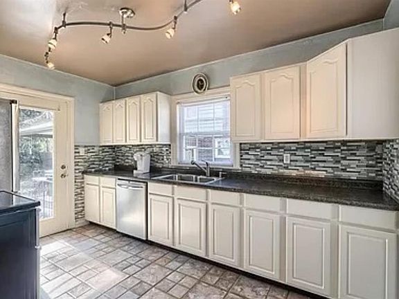 4th image of 1220 Cary Ct