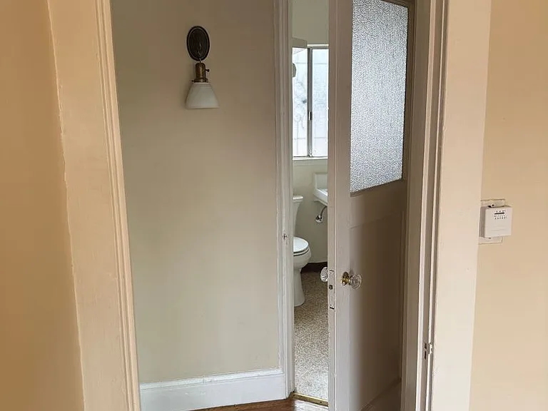 4426 Shafter Ave — Photo 8