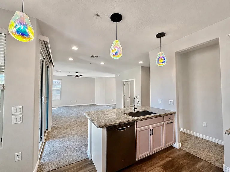 2425 W Bronco Butte Trl #2008 — Photo 4