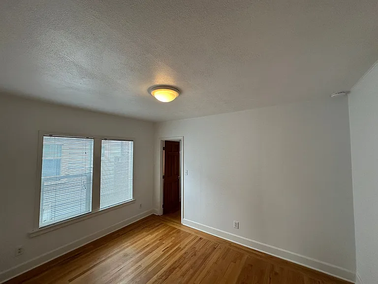 8203 Wallingford Ave N — Photo 10