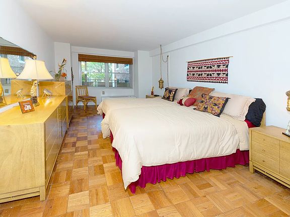 5th image of 15 W 72nd St APT 3S