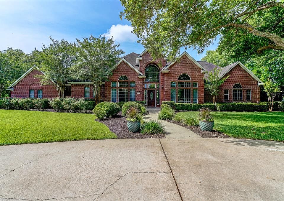 1st image of 33203 W Forest Ct