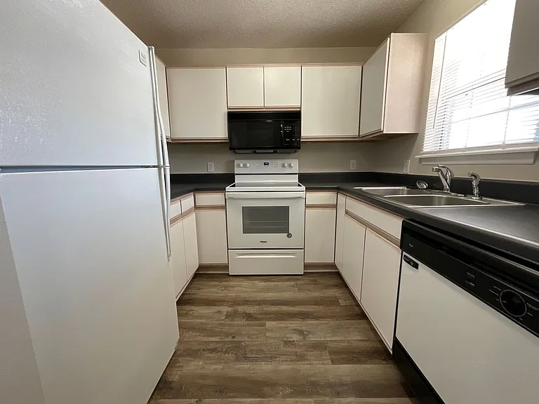 Meridian Park Apartments — Photo 133