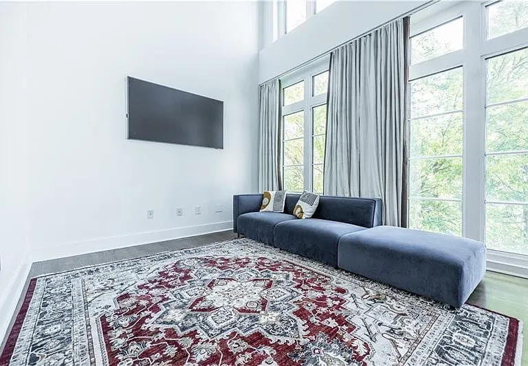 1221 Caroline St NE #201 — Photo 2