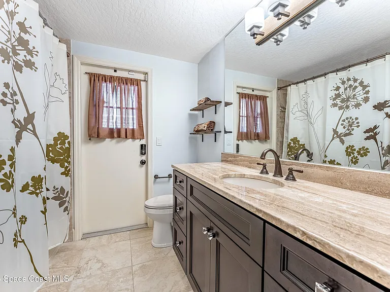 113 Las Palmas — Photo 29