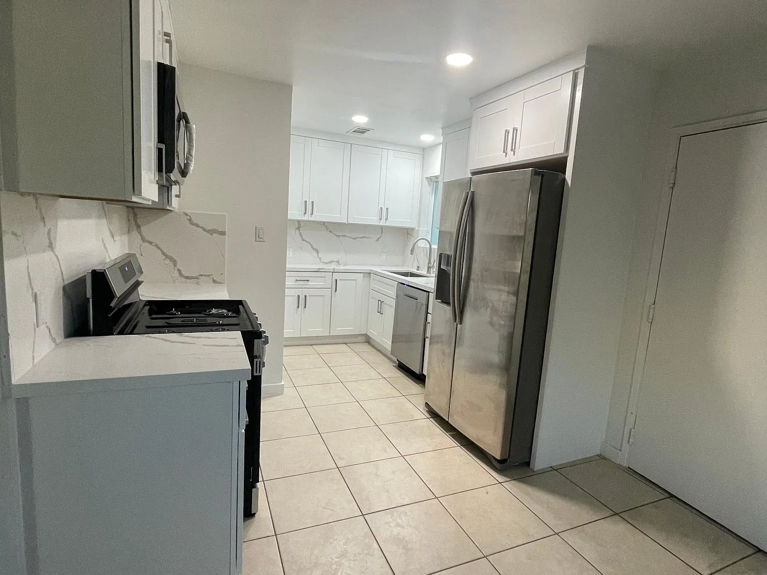 8761 Woodley Ave — Photo 2