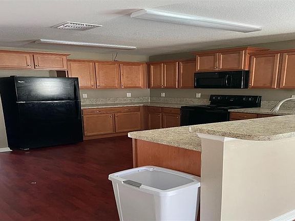 3rd image of 645 Chatham Walk Dr