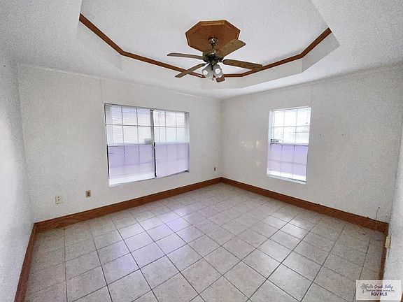 5th image of 212 N Arroyo Blvd