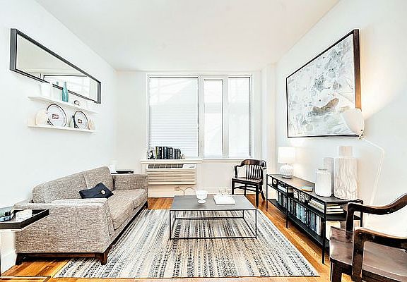 3rd image of 1247 Atlantic Ave #404