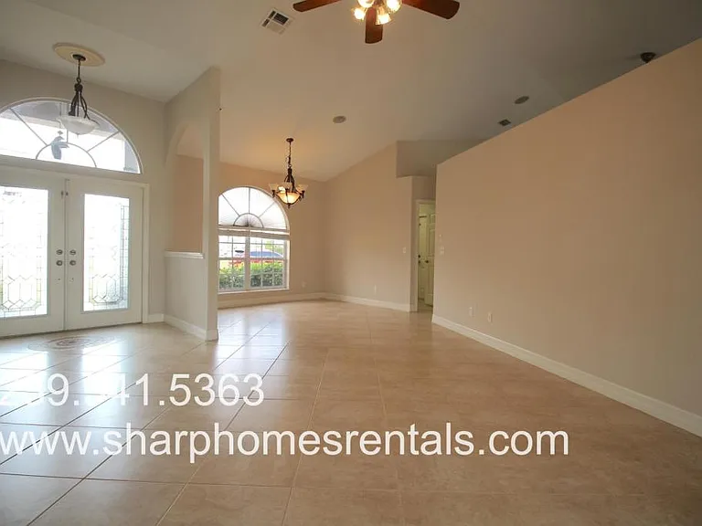 1450 SE 12th Ter — Photo 4