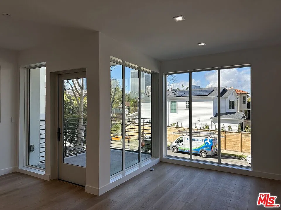 3 bed, 2.0 bath, $5,750 — Photo 4