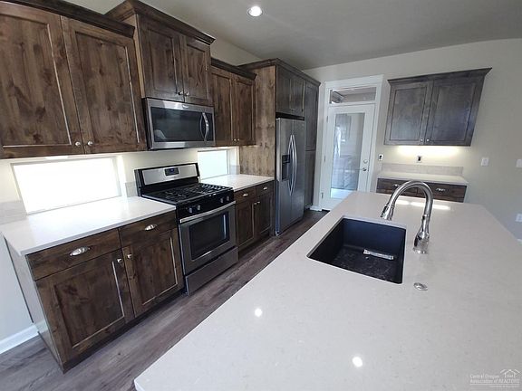 3rd image of 2945 SW Yew Park Ln