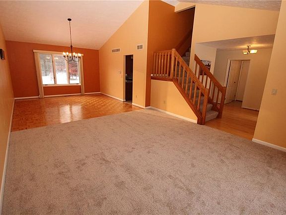 4th image of 5 Pond Valley Cir