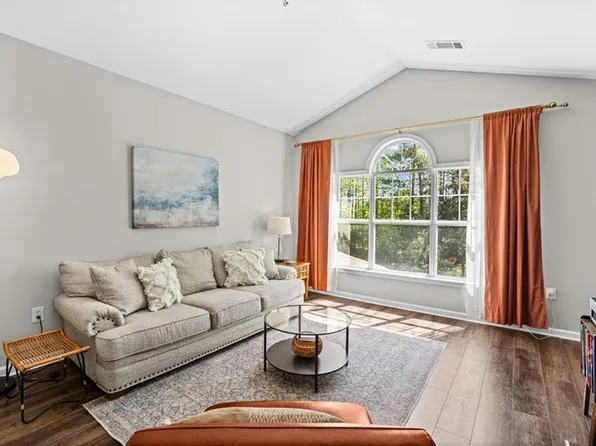 238 Edinburgh Ct, Alpharetta, GA 30004