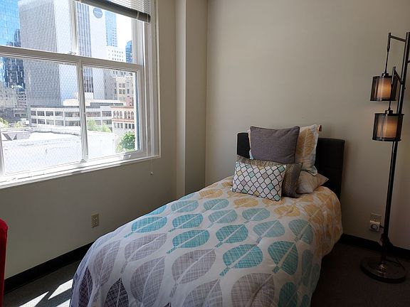 4th image of 523 Pine St APT 902