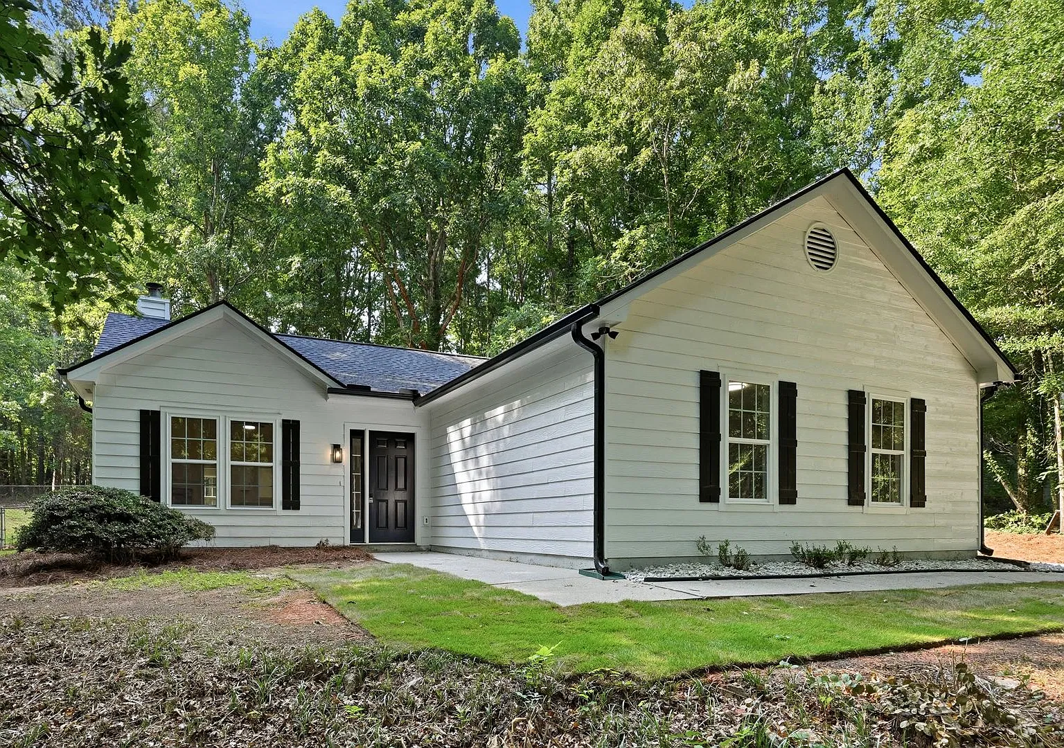 Available Now! 3-Bedroom 2-Bathroom Renovated Ranch — Photo 1