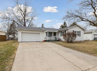 1217 Huntington Dr, Owosso, MI 48867