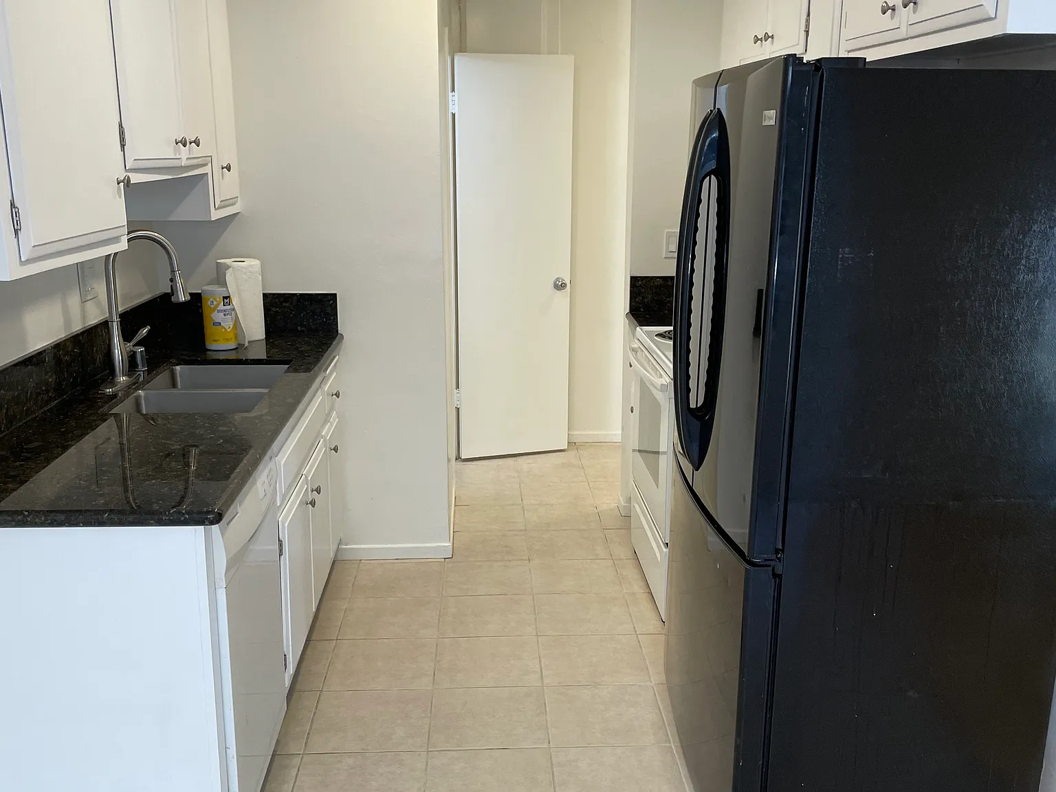 2 bed, 1.5 bath, 1000 sqft, $3,300 — Photo 2