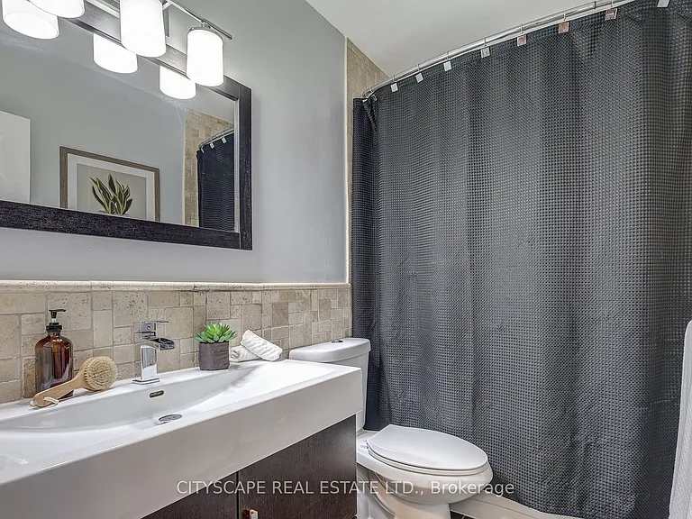 1050 Apache Rd #UPPER — Photo 11