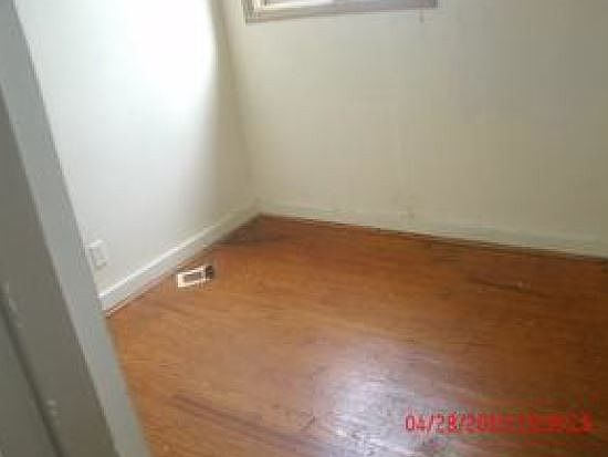 2nd image of 525 Florence St