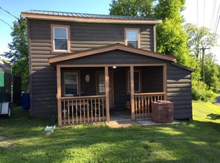 14 Moore St, Champlain, NY 12919
