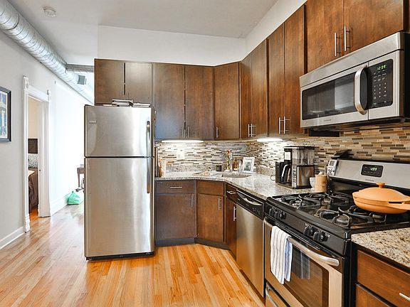 5th image of 2237 W Armitage Ave APT 3