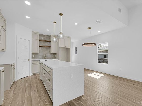 5th image of 322 Palm Ave