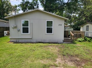 218 Kansas St, Bacliff, TX 77518