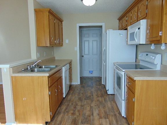 5th image of 3886 Mackenzie Dr