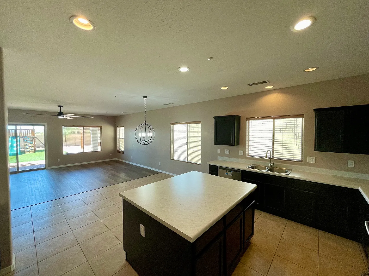 5 bed, 4021 sqft, $2,895 — Photo 2