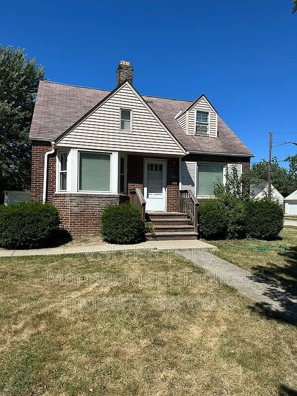 3 bed, 1.5 bath, 1152 sqft, $1,395 — Photo 1