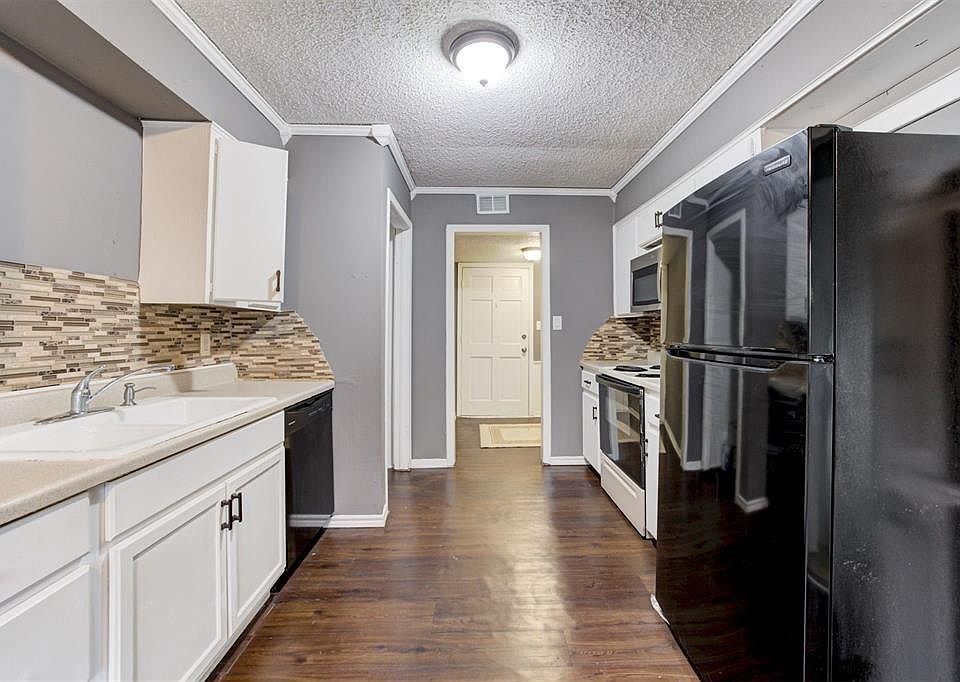 1st image of 1823 E Lindsey St APT 3