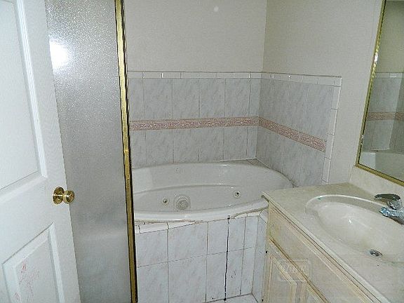 5th image of 10969 Sierra Ave