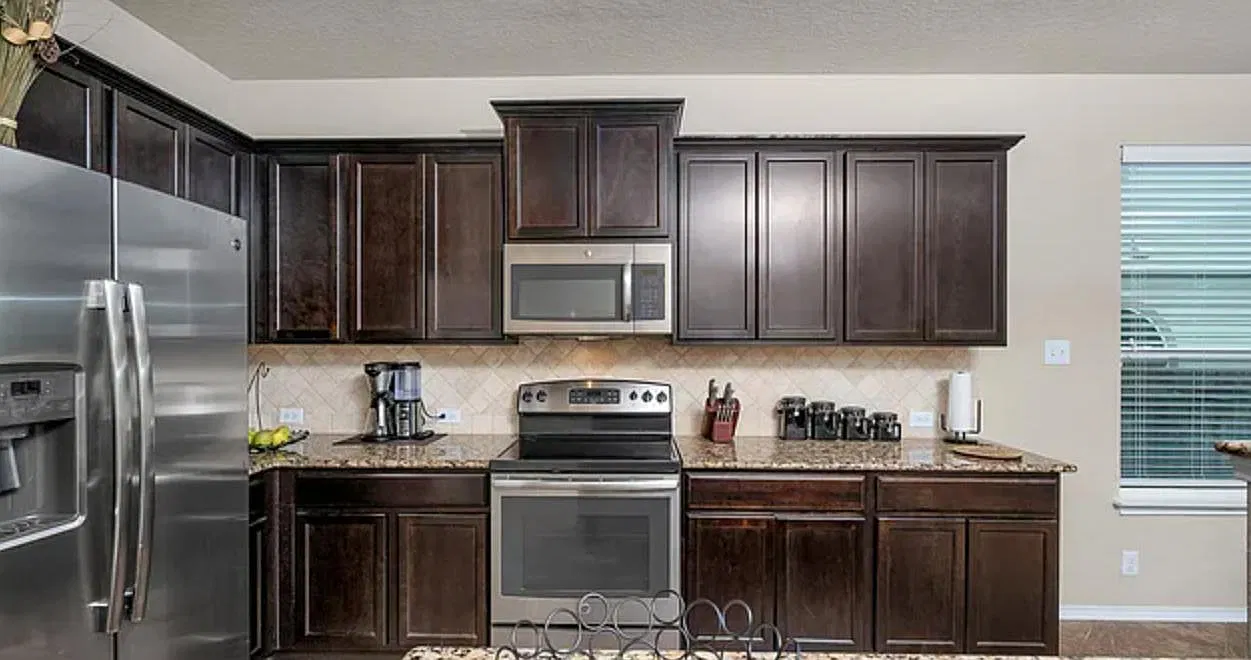 5 bed, 2540 sqft, $2,250 — Photo 2