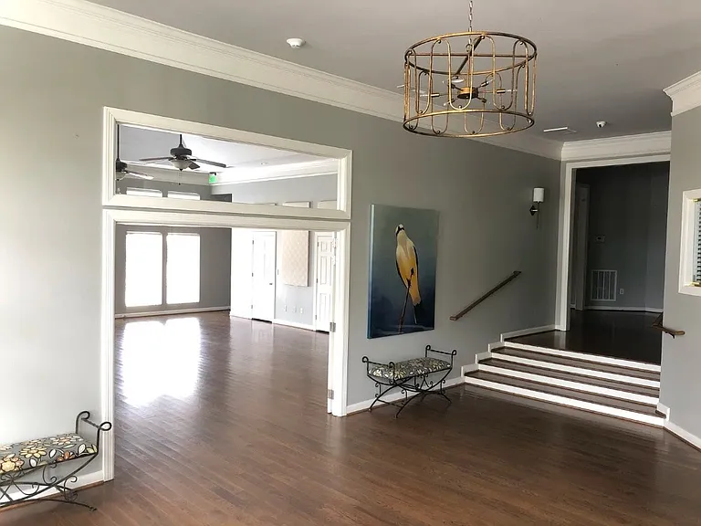 304 Montrose Ct — Photo 5