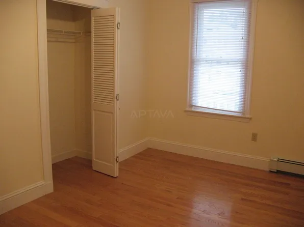 50 Dearborn St #5, Medford, MA 02155