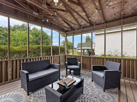 5th image of 15659 Highview Ln
