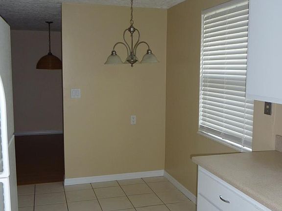 4th image of 2118 Maureen Dr